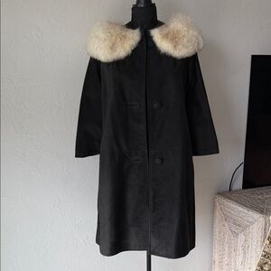 Vintage Elegant Black suede Coat with Fox Fur Collar. Size 10